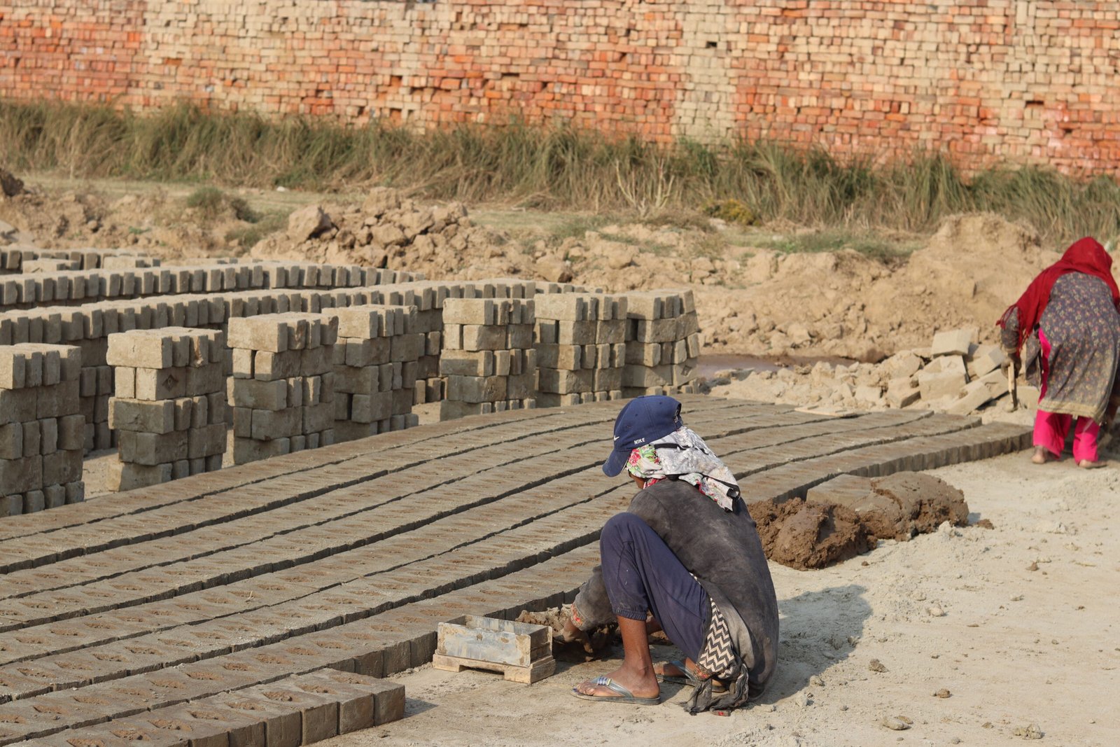 Making bricks in pakistan